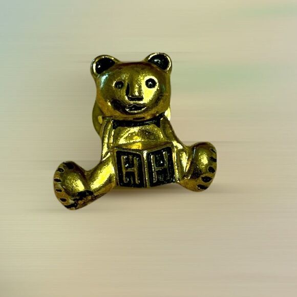 Vintage Teddy Bear Pin with H building block. - Picture 2 of 6